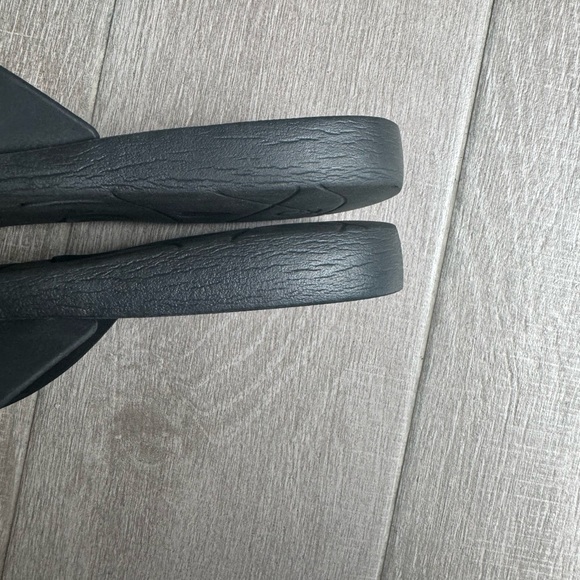 GUESS Bow Black Logo Swarovski Flip Flop Sandals Size 10 - Picture 4 of 9